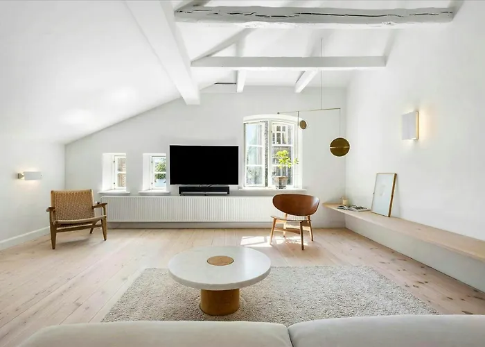 19th-century Flat By The Lakes In *