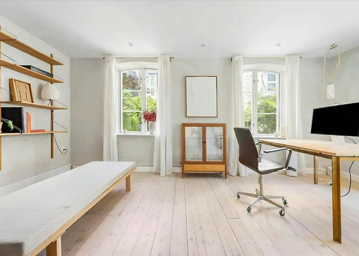 19th-century Flat By The Lakes In Copenhague